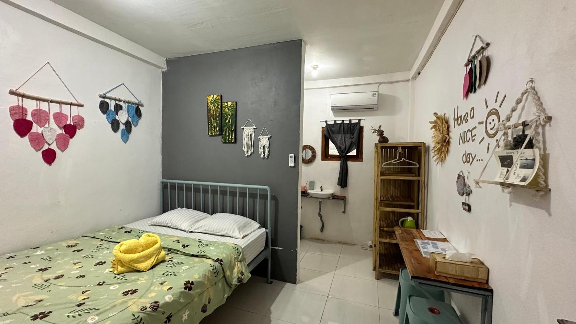 D'Flora Homestay Лабуан-Баджо Екстер'єр фото